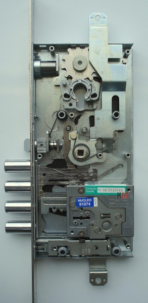 Файл:Mottura-54-936 вид со снятой крышкой.jpg